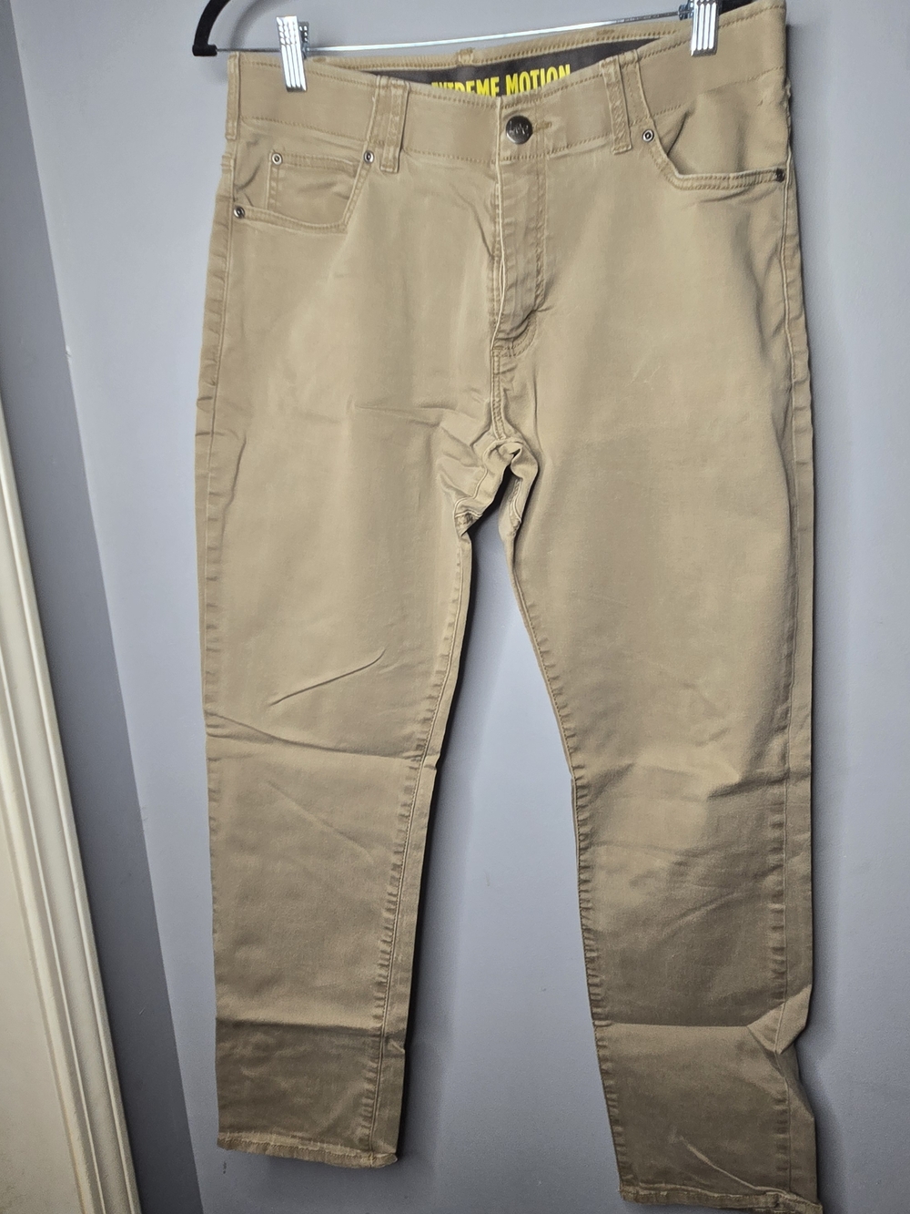 Lee Extreme Motion Jeans 34x32 Khaki Straight Taper Stretch Performance Pants